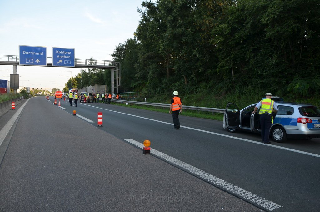 Einsatz BF Koeln Klimaanlage Reisebus defekt A 3 Rich Koeln hoehe Leverkusen P164.JPG